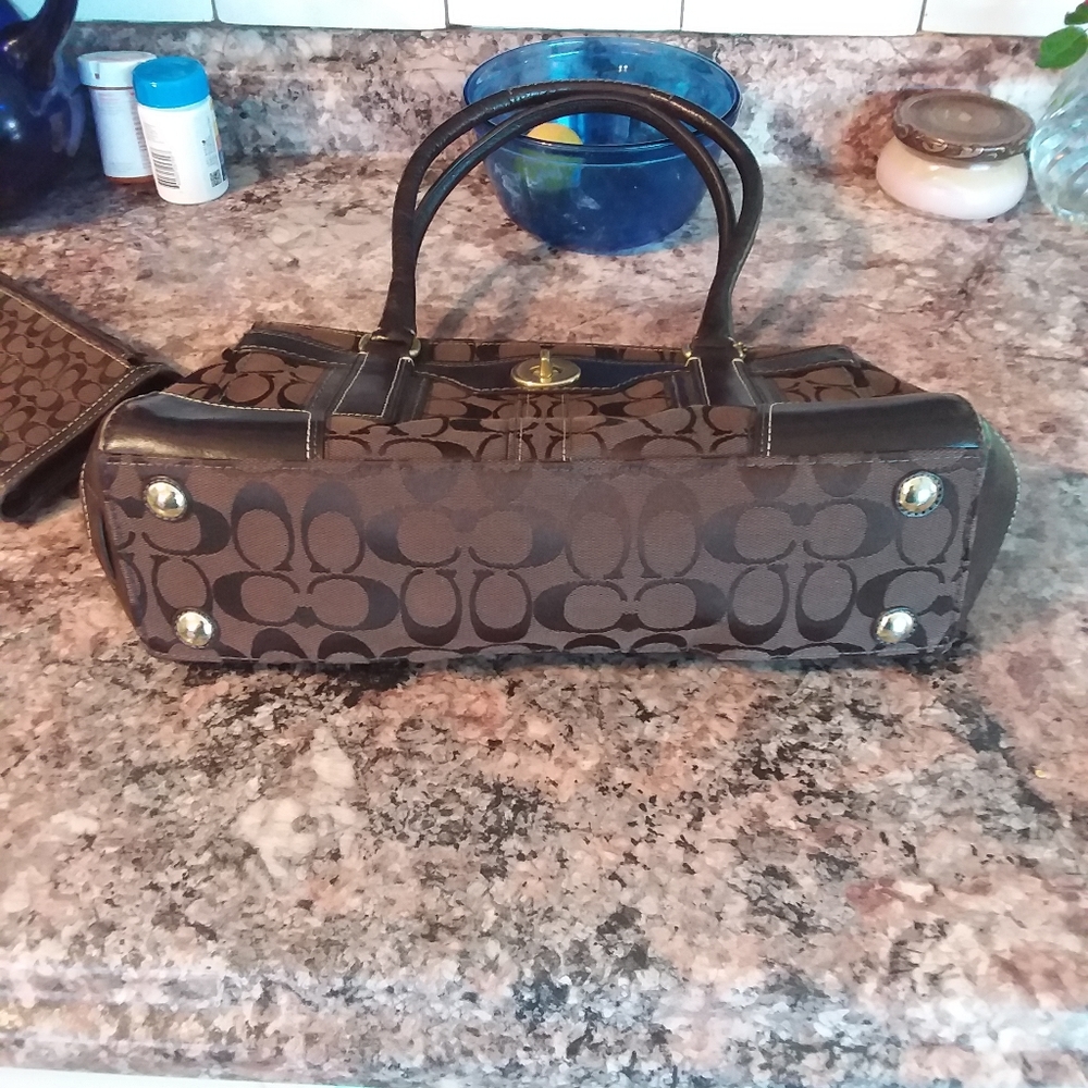 Coach Sig. Hamptons Bag & Matching Wallet 11062 - Picture 7 of 8